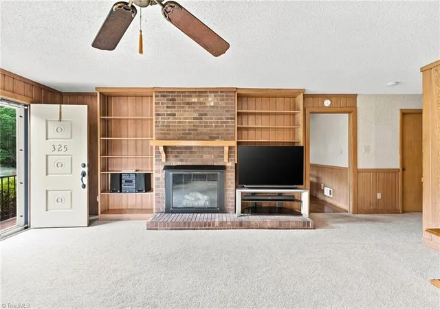Photo 4 of Single family home for sale at 325 Spring St, Yadkinville, NC 27055 | MLS# 1230218 | Listing updated on 2026-09-14