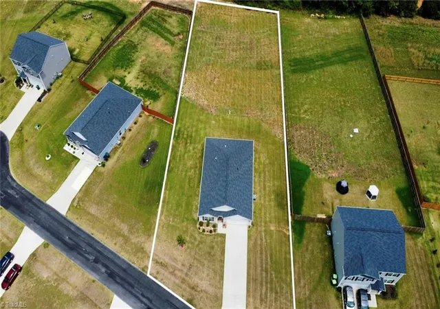 Photo 2 of Single family home for sale at 202 Alamos Ave, Lexington, NC 27295 | MLS# 1224926 | Listing updated on 2026-08-23