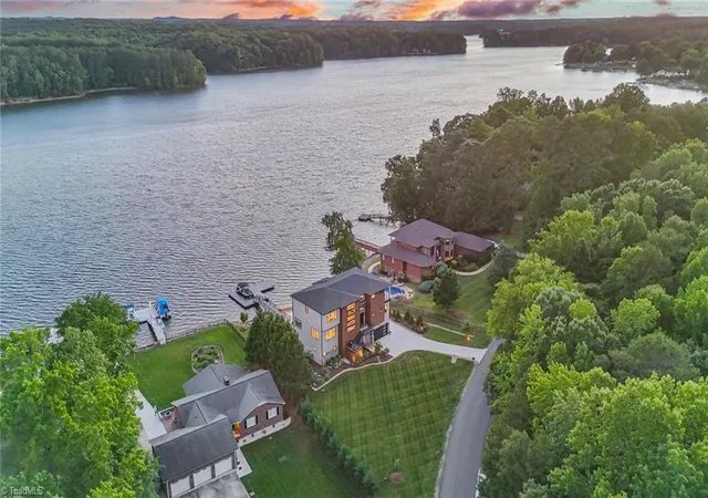 Photo 1 of Single family home for sale at 850 Mainsail Rd, Salisbury, NC 28146 | MLS# 1225776 | Listing updated on 2026-08-20