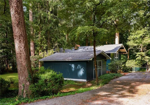 Photo 3 of Single family home for sale at 219 Buttercup Dr, Jamestown, NC 27282 | MLS# 1231203 | Listing updated on 2026-09-16