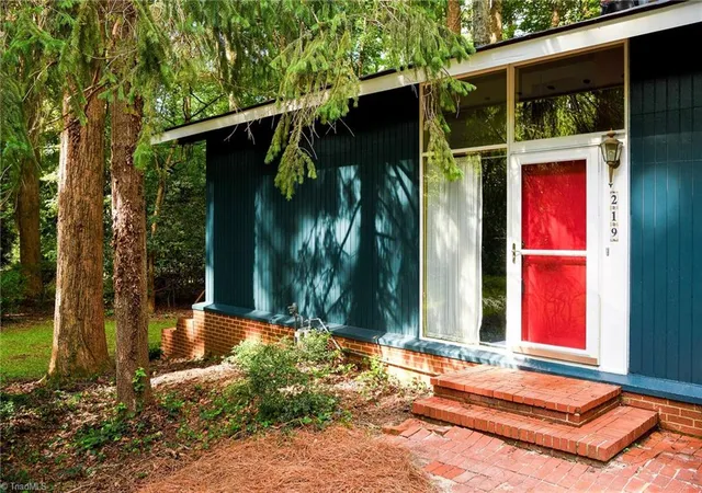 Photo 3 of Single family home for sale at 219 Buttercup Dr, Jamestown, NC 27282 | MLS# 1231203 | Listing updated on 2026-09-16