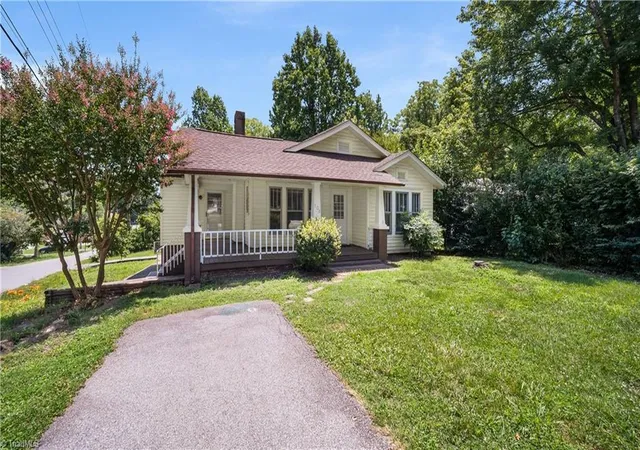 Homes for sale in High Point, NC | 106 Northview Pl, High Point, NC 27263 | MLS# 1226534