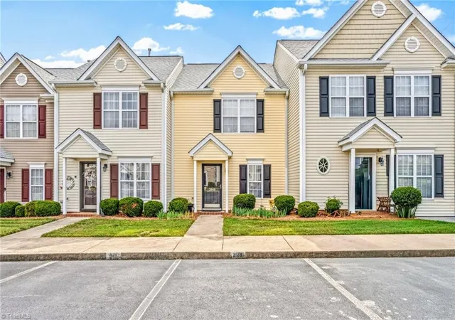 Photo 2 of Single family home for sale at 3848 Hickswood Crk Dr, High Point, NC 27265 | MLS# 1228608 | Listing updated on 2026-09-13