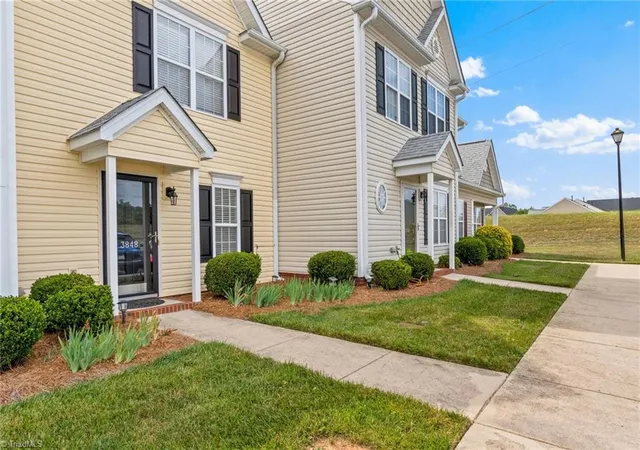 Photo 3 of Single family home for sale at 3848 Hickswood Crk Dr, High Point, NC 27265 | MLS# 1228608 | Listing updated on 2026-09-13
