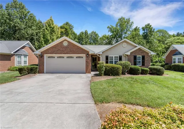 Photo 2 of Single family home for sale at 3 Brandywine Cir, Greensboro, NC 27409 | MLS# 1233508 | Listing updated on 2026-09-08