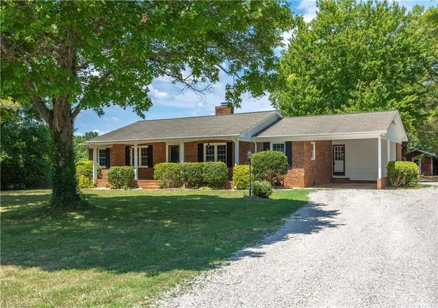 Homes for sale in Seagrove, NC | 4996 Little Beane Store Rd, Seagrove, NC 27341 | MLS# 1226042