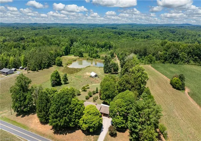 Homes for sale in Seagrove, NC | 4996 Little Beane Store Rd, Seagrove, NC 27341 | MLS# 1226042