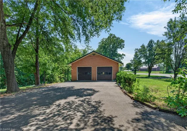 Photo 4 of Sale Pending at 2911 Ararat Hwy, Ararat, VA 24053 | MLS# 1228061 | Listing updated on 2026-07-26