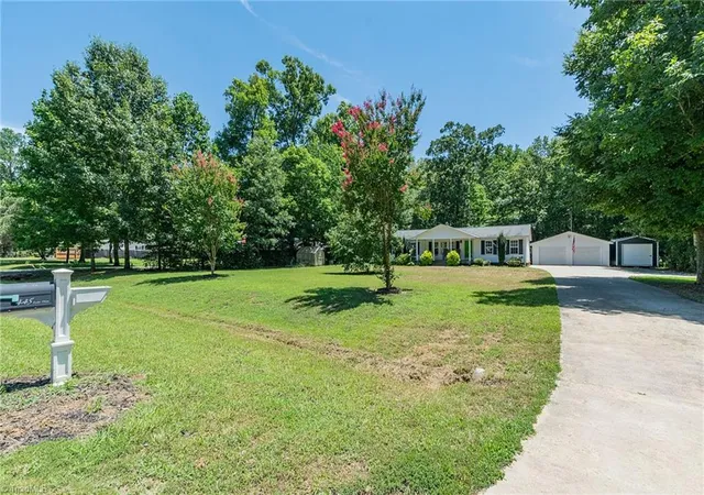 Photo 5 of Sale Pending at 445 Lester Dr, Lexington, NC 27292 | MLS# 1228000 | Listing updated on 2026-08-28