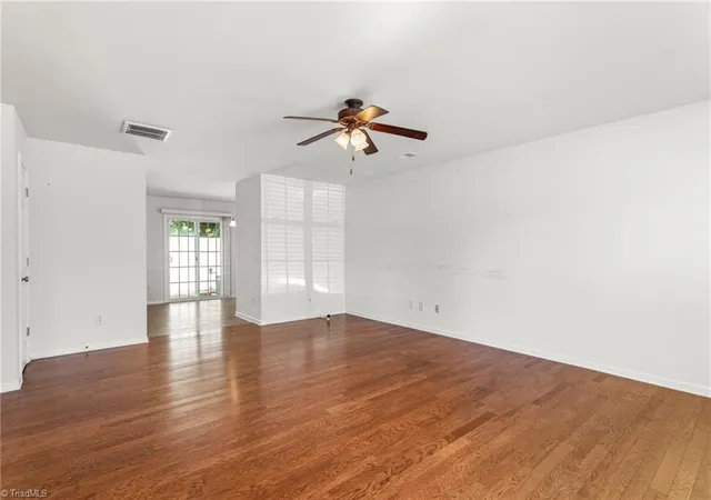 Photo 3 of Single family home for sale at 3869 Hickswood Crk Dr, High Point, NC 27265 | MLS# 1227640 | Listing updated on 2026-09-03