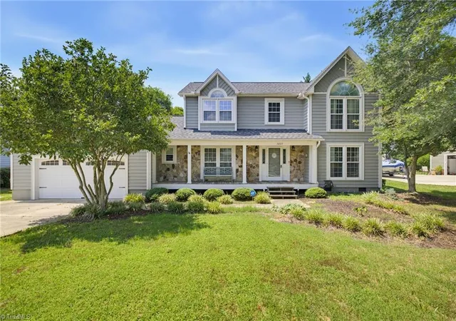 2nd image of 3809 Oak Forest Dr, High Point, NC 27265 | MLS# 1232975