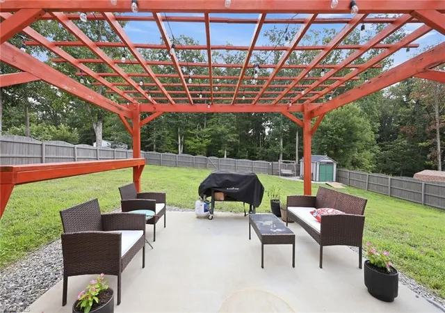 5th image of 8504 Altavista Dr, Stokesdale, NC 27357 | MLS# 1229813