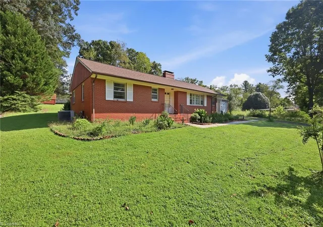 Photo 3 of Single family home for sale at 246 Fairview Ave, Mount Airy, NC 27030 | MLS# 1233340 | Listing updated on 2026-09-09