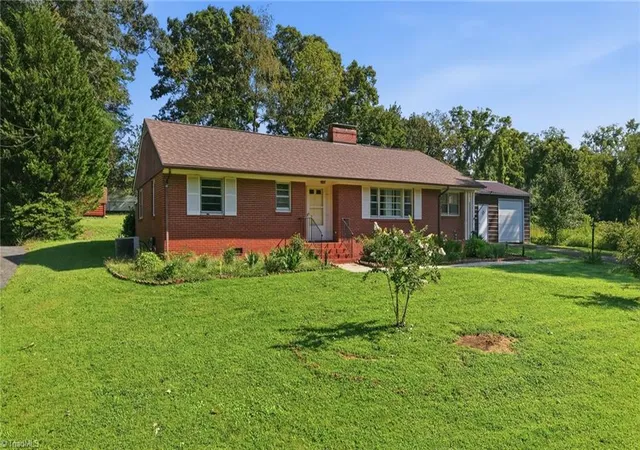 Photo 4 of Single family home for sale at 246 Fairview Ave, Mount Airy, NC 27030 | MLS# 1233340 | Listing updated on 2026-09-09