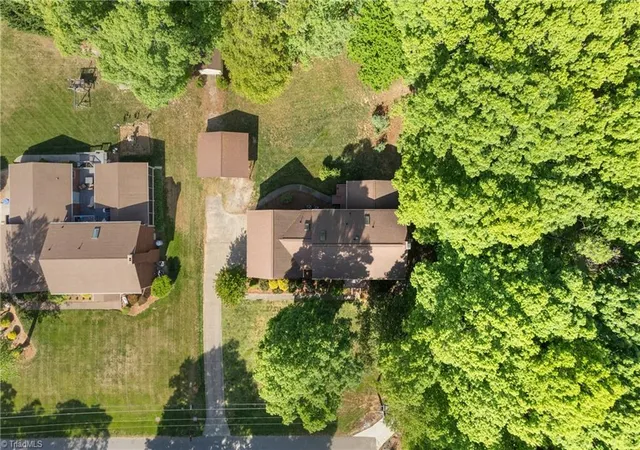 48th image of 949 Aquaview Dr, Kernersville, NC 27284 | MLS# 1217075