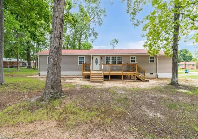 Homes for sale in Archdale, NC | 501 Lake Dr, Archdale, NC 27263 | MLS# 1217339