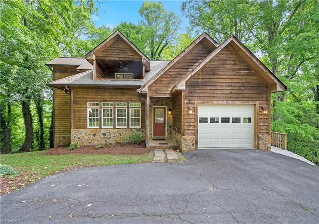 Single Family Residence at 833 E Country Clb Rd, Mount Airy, NC 27030 | MLS# 1181546 | | Sold on 2025-06-26