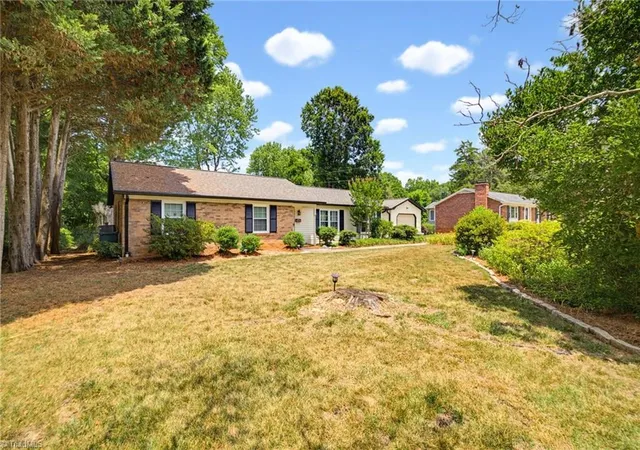 Homes for sale in Winston Salem, NC | 4811 Spilsby Ln, Winston Salem, NC 27104 | MLS# 1226908