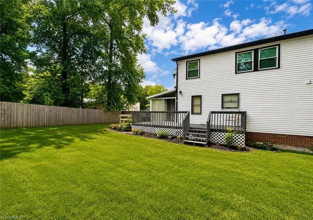 Photo 2 of Sale Pending at 7 Brk Pine Cir, Greensboro, NC 27406 | MLS# 1228367 | Listing updated on 2026-08-23