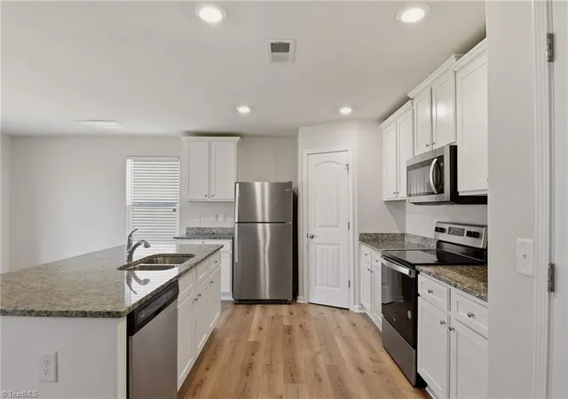 Photo 4 of Single family home for sale at 2106 Briar Run Dr, Greensboro, NC 27405 | MLS# 1229929 | Listing updated on 2026-09-09