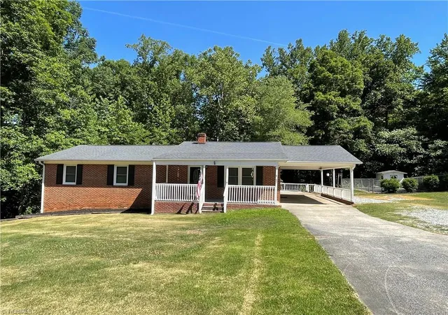Homes for sale in Archdale, NC | 5802 Mendenhall Rd, Archdale, NC 27263 | MLS# 1223606