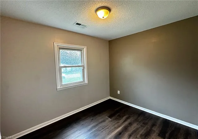 12th image of 401 Martin Luther King Dr, Thomasville, NC 27360 | MLS# 1228627