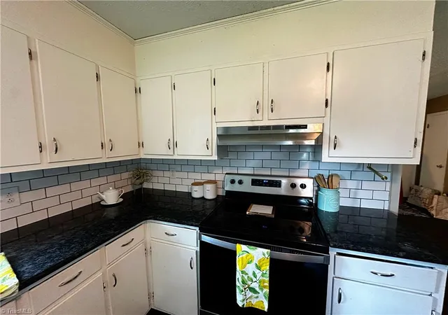 Photo 3 of Single family home for sale at 401 Martin Luther King Dr, Thomasville, NC 27360 | MLS# 1228627 | Listing updated on 2026-09-07