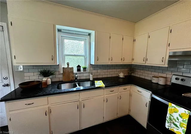 Photo 4 of Single family home for sale at 401 Martin Luther King Dr, Thomasville, NC 27360 | MLS# 1228627 | Listing updated on 2026-09-07