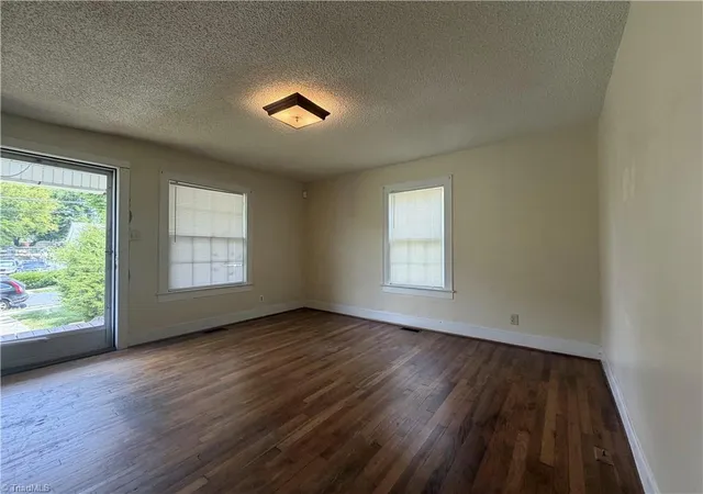 2nd image of 324 E Mcculloch St, Greensboro, NC 27406 | MLS# 1226875