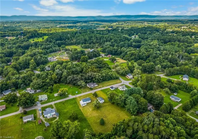 17th image of 286 Smith Ln, Mount Airy, NC 27030 | MLS# 1230933