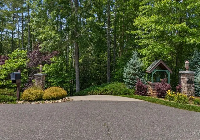 Photo 4 of Single family home for sale at 5626 Rocky Fls Ln, Lenoir, NC 28645 | MLS# 1182052 | Listing updated on 2026-04-27