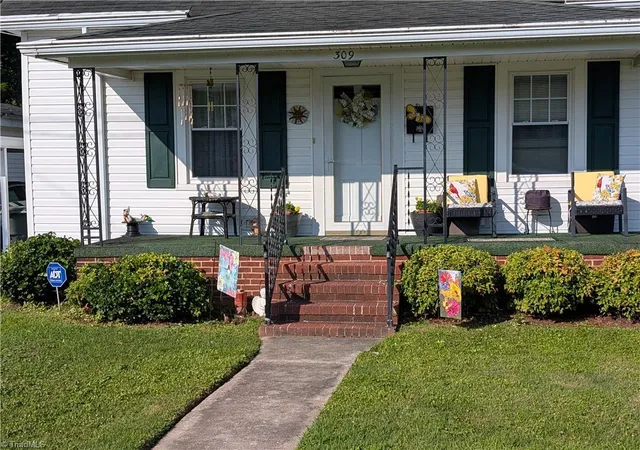 Homes for sale in Eden, NC | 309 Monroe St, Eden, NC 27288 | MLS# 1226896