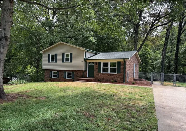 Homes for sale in Pfafftown, NC | 6529 Benson Ln, Pfafftown, NC 27040 | MLS# 1225414