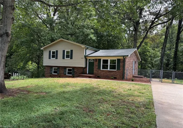 Homes for sale in Pfafftown, NC | 6529 Benson Ln, Pfafftown, NC 27040 | MLS# 1225414