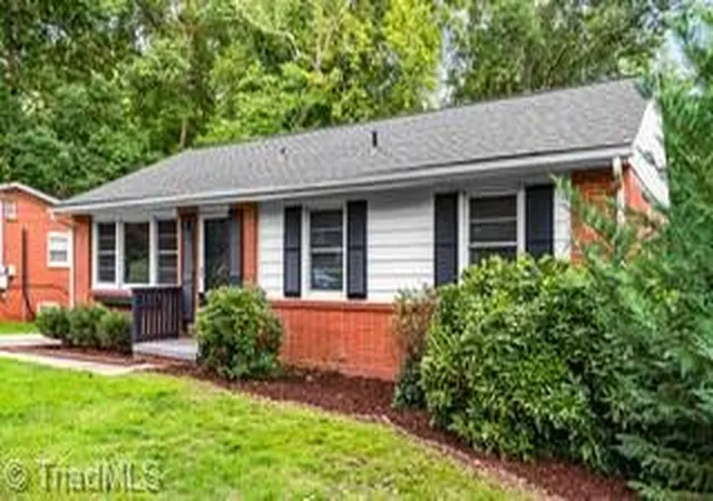 Photo 2 of Sale Pending at 2010 Twain Rd, Greensboro, NC 27405 | MLS# 1233820 | Listing updated on 2026-09-15