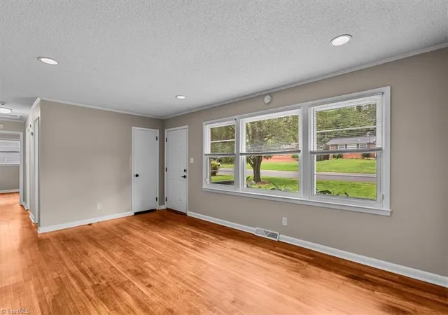 Photo 4 of Sale Pending at 2010 Twain Rd, Greensboro, NC 27405 | MLS# 1233820 | Listing updated on 2026-09-15