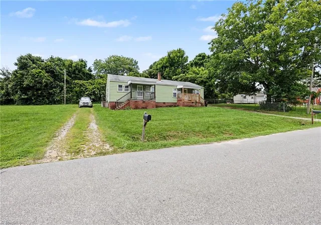 2nd image of 809 Arthur Ave, High Point, NC 27263 | MLS# 1230814