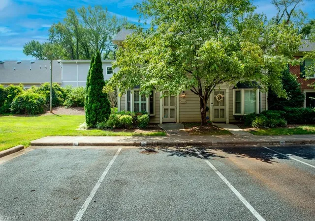 3rd image of 4613 Lawndale Dr, Greensboro, NC 27455 | MLS# 1231407