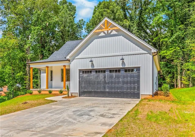 Photo 3 of Single family home for sale at 1807 Bramblewood Trl, Pfafftown, NC 27040 | MLS# 1230466 | Listing updated on 2026-08-30