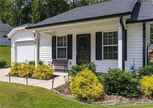 Photo 3 of Single family home for sale at 2334 Piccadilly Pines Ct, Winston Salem, NC 27127 | MLS# 1234012 | Listing updated on 2026-09-20