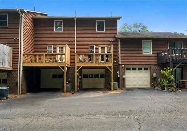 Photo 2 of Single family home for sale at 524 Rock Cliff Ct, Winston Salem, NC 27104 | MLS# 1228761 | Listing updated on 2026-09-12