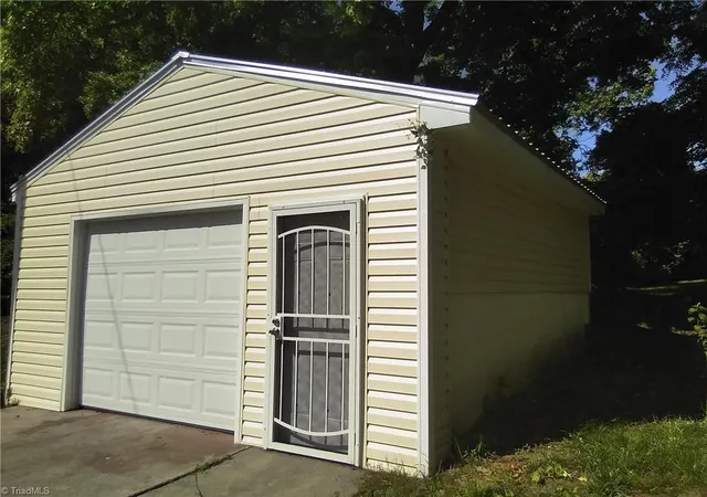 25th image of 1008 Side Dr, Greensboro, NC 27406 | MLS# 1218959