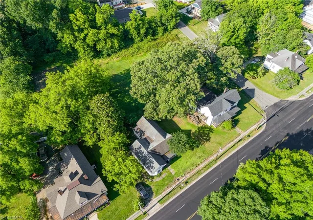 2nd image of 805 N Mebane St, Burlington, NC 27217