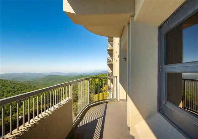 Photo 3 of Single family home for sale at 303 Sugar Top Dr #2210, Sugar Mountain, NC 28604 | MLS# 1227472 | Listing updated on 2026-07-15