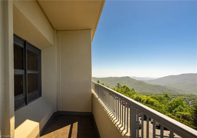 Photo 5 of Single family home for sale at 303 Sugar Top Dr #2210, Sugar Mountain, NC 28604 | MLS# 1227472 | Listing updated on 2026-07-15