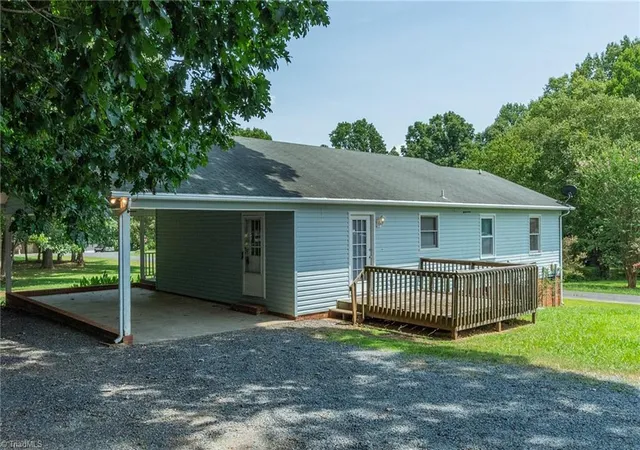 Photo 4 of Sale Pending at 4322 Oak Brk Ct, Trinity, NC 27370 | MLS# 1231379 | Listing updated on 2026-08-28