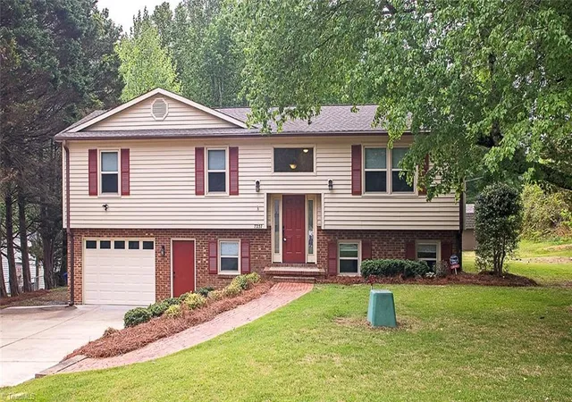 Homes for sale in Archdale, NC | 7257 Sleepy Hollow Dr, Archdale, NC 27263 | MLS# 1219882