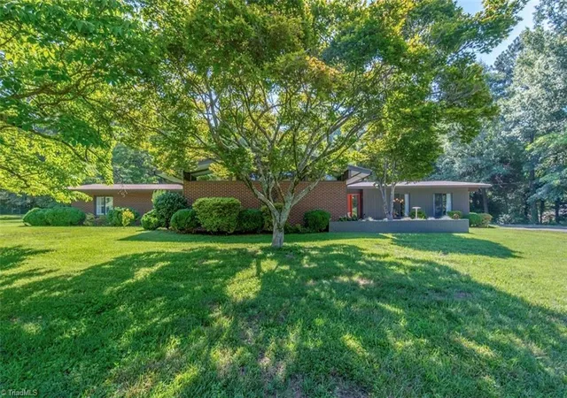 1st image of 116 Maplewood Ave, Thomasville, NC 27360 | MLS# 1227757