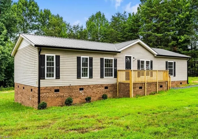 2nd image of 1650 Lincoln St, Eden, NC 27288 | MLS# 1228972