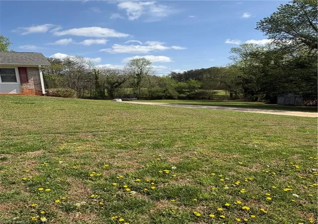 Homes for sale in Pilot Mountain, NC | 1319 S Old Us Hwy 52, Pilot Mountain, NC 27041 | MLS# 1214868